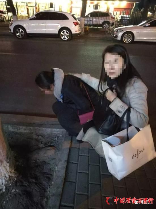事發(fā)時(shí)有顧客出現(xiàn)嚴(yán)重嘔吐反應(yīng)/受訪者提供