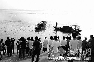 大學生結梯救人3人獻身(組圖)