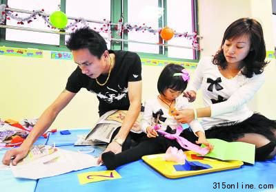 5月27日,浙江舟山某早教中心舉辦迎“六一”親子游園活動(dòng)。吳琳紅攝 5月27日,浙江舟山某早教中心舉辦迎“六一”親子游園活動(dòng)。吳琳紅攝