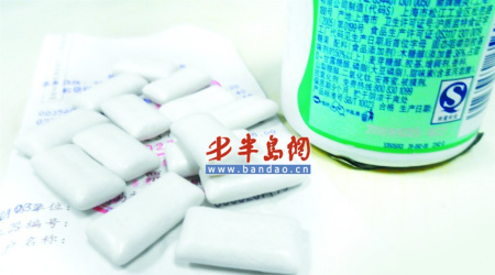益達(dá)口香糖顏色發(fā)黑變形沒(méi)過(guò)保質(zhì)期就變質(zhì)(圖)