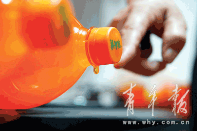 未開封美年達(dá)瓶口不嚴(yán)漏水兩天只剩半瓶(圖)