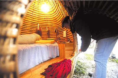 北漂小伙建蛋形小屋續(xù):稱欲給蛋屋另外找窩