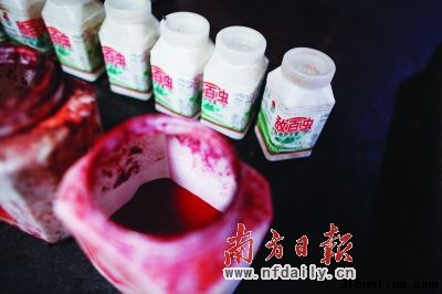 劇毒農藥“敵百蟲”和色素。 劇毒農藥“敵百蟲”和色素。