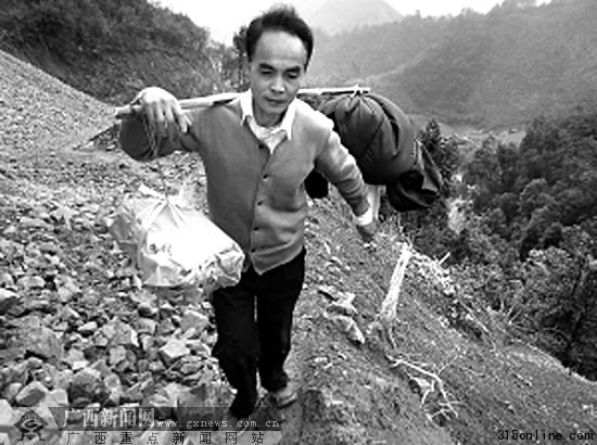 “扁擔教師”一人長征:38年為孩子挑生活學習用品