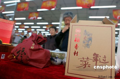 點(diǎn)圖查看下一頁 一周圍觀:光明牛奶生蛆耐克產(chǎn)品“中外有別”(6)