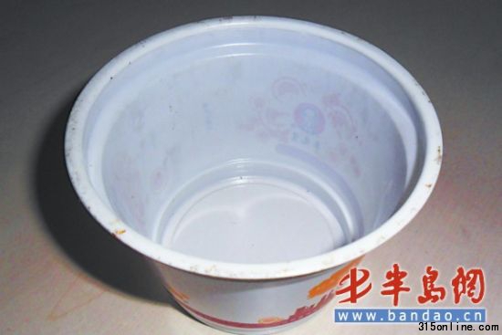 碗口處可看到明顯的污漬。 碗口處可看到明顯的污漬。