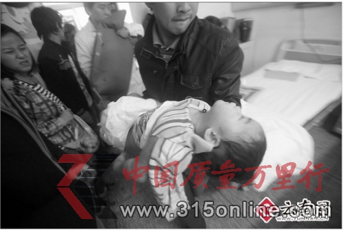 4歲女童被親媽毆打進醫(yī)院院方下病危通知單(圖)