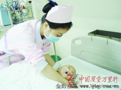 2歲半女嬰臟器全長反入院六天被養(yǎng)父母拋棄(圖)