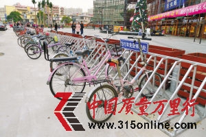 自行車停車位無人看管,留給小偷可乘之機(jī)。深圳晚報記者 陸穎 攝