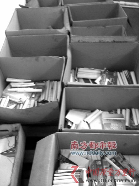 工廠內有多達近10種不同的商標。 工廠內有多達近10種不同的商標。
