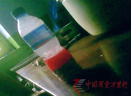 圖1:灌水之前給豬注射的藥劑——粉紅色的注射液 圖1:灌水之前給豬注射的藥劑——粉紅色的注射液