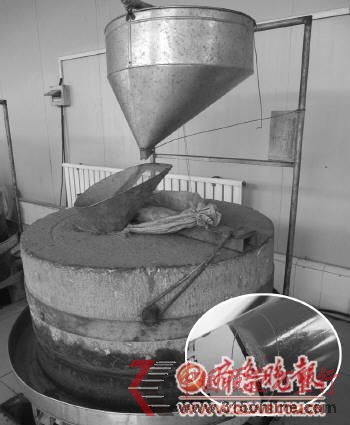 用于磨制芝麻醬的電動石磨,芝麻醬則可以用于提取香油。