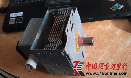 蘇寧電器“陽光包” 延保服務(wù)“不陽光”。中國質(zhì)量萬里行雜志配圖。