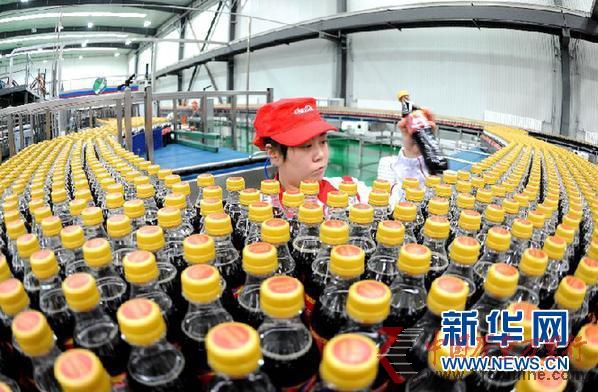 面對山西省質監局的一紙認定,可口可樂表現的態度卻差強人意,一邊致歉,一邊仍堅稱其產品安全,拒不召回 面對山西省質監局的一紙認定,可口可樂表現的態度卻差強人意,一邊致歉,一邊仍堅稱其產品安全,拒不召回