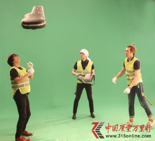 圖:果味VC扮搬運(yùn)工 圖:果味VC扮搬運(yùn)工