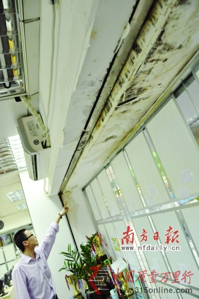 一建筑工程滲漏嚴(yán)重。 梁文祥 龔名揚 攝 一建筑工程滲漏嚴(yán)重。 梁文祥 龔名揚 攝