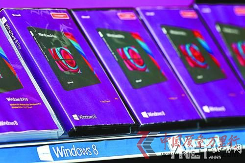 為防范盜版,中國內(nèi)地市場未推出盒裝Win8 。圖為國外銷售的Win8 為防范盜版,中國內(nèi)地市場未推出盒裝Win8 。圖為國外銷售的Win8