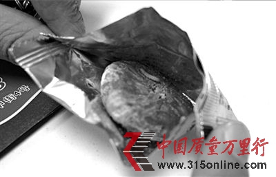 無花果干內現(xiàn)活蟲。讀者供圖
