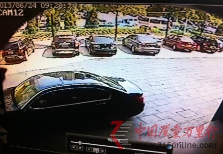 09:28:24 車(chē)子停在酒店門(mén)口
